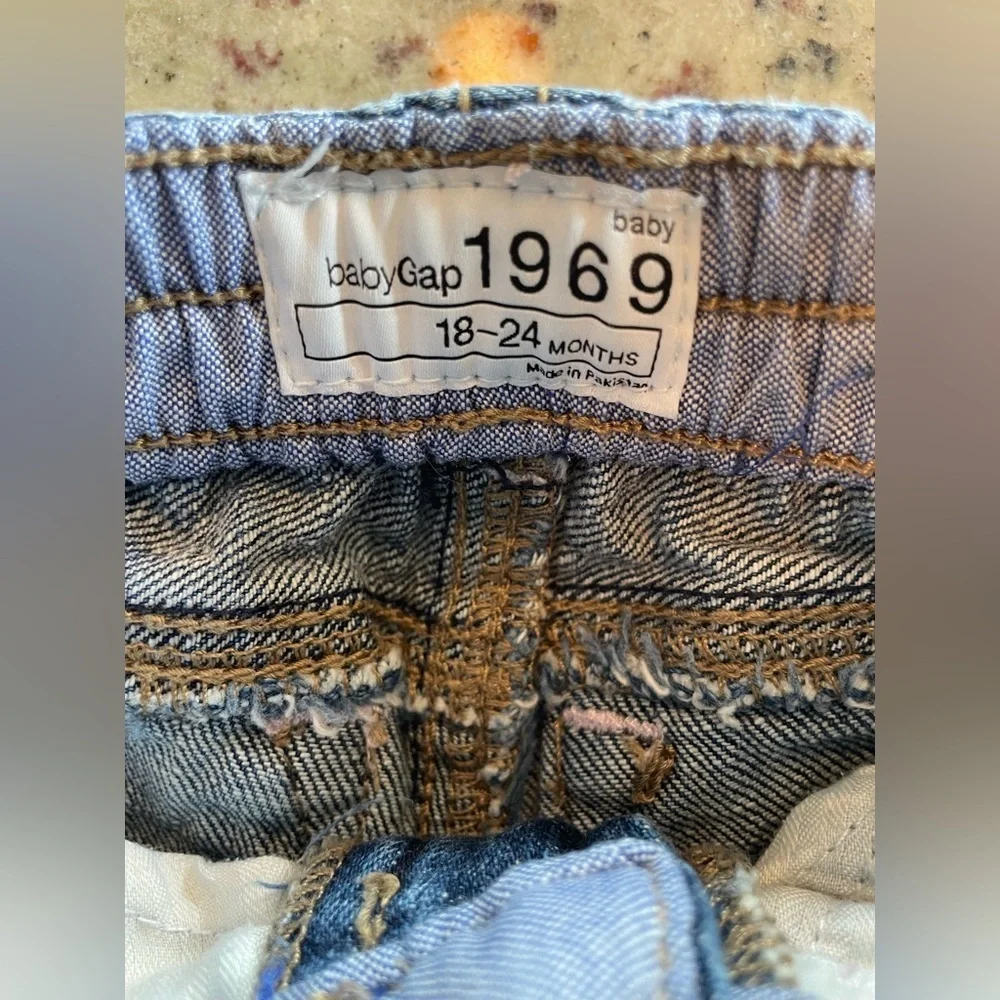 Baby gap unisex, distressed, straight leg jeans size 18 to 24 months